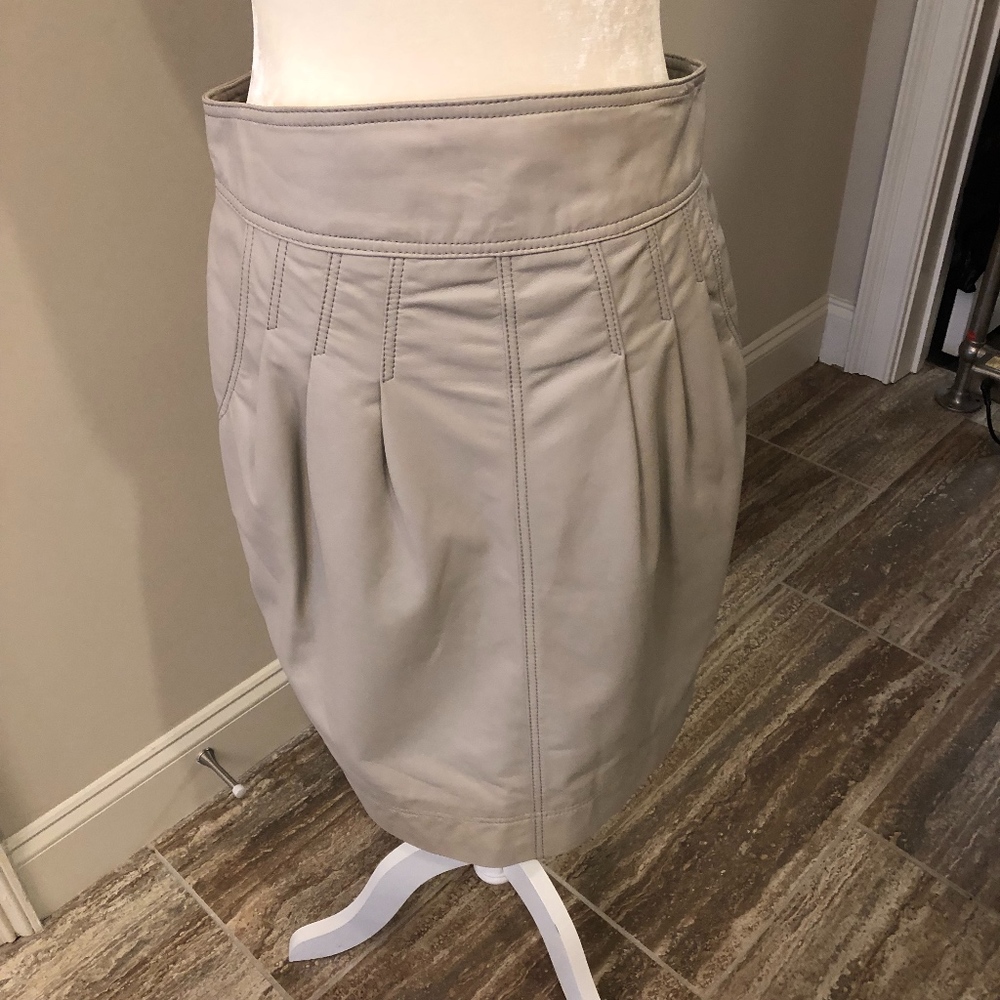 MINT PALE GRAY SOFT LEATHER SKIRT NWT SZ 10